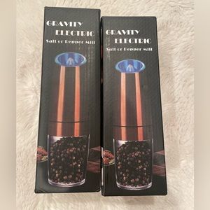 Gravity Electric Pepper and Salt Grinder NEW